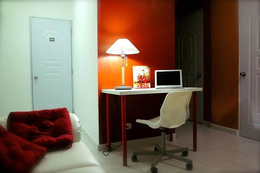 Santo Domingo Bed And Breakfast Hostel